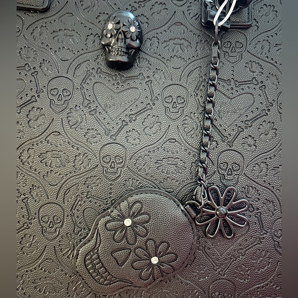 BETSEY JOHNSON XL BLACK SUGAR SKULL & HEARTS DOUBLE HANDLE/CHAIN STRAPS TOTE NWT - Picture 13 of 15